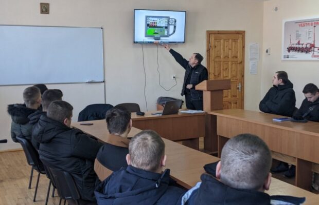Студенти-агроінженери опановували гідроприводи на симуляторі трактора FENDT 900 Vario