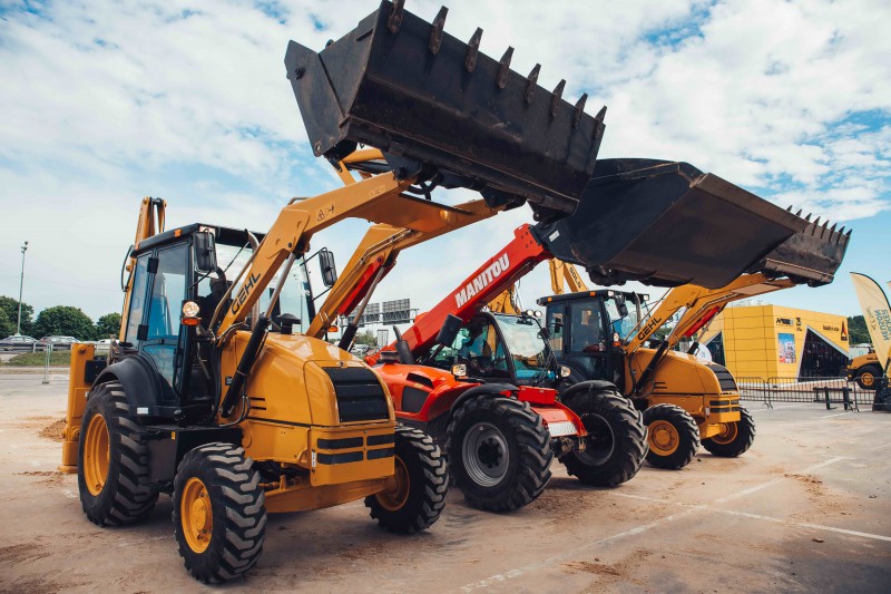 Екскаватори-навантажувачі Manitou