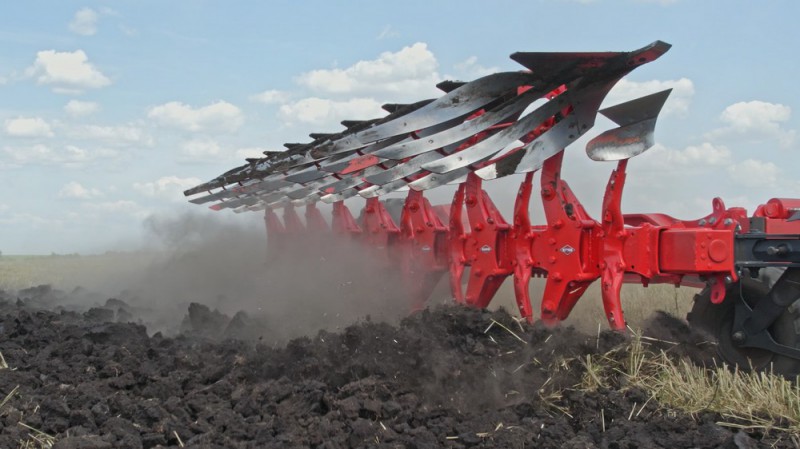 Плуг напівнавісний KUHN MULTI-LEADER XT