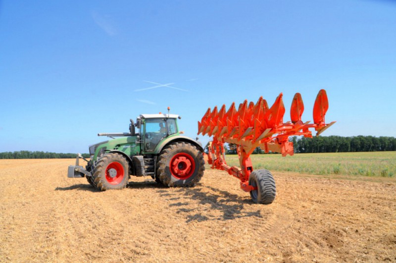 Плуг напівнавісний KUHN MULTI-LEADER XT