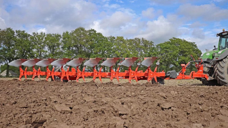 Плуг напівнавісний KUHN MULTI-LEADER XT