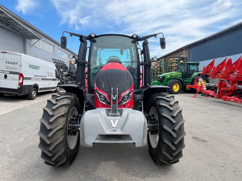 Колісний трактор Valtra G135 Active