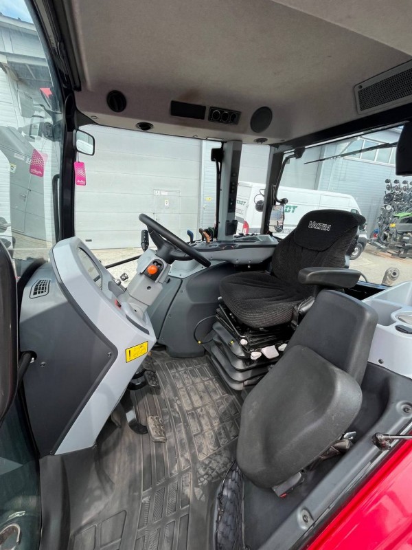 Колісний трактор Valtra G135 Active