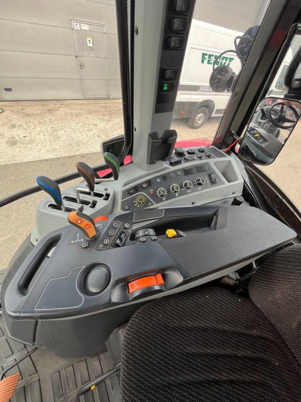 Колісний трактор Valtra G135 Active