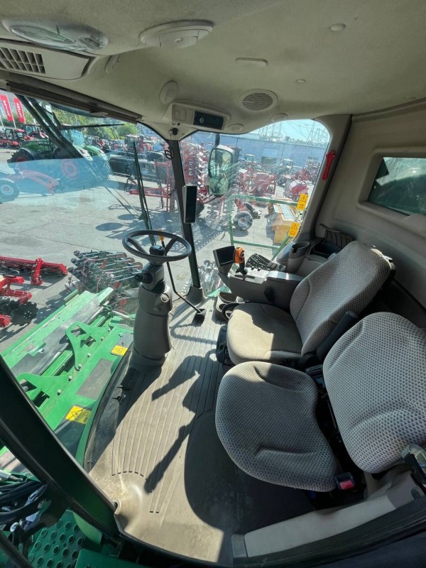 Зернозбиральний комбайн John Deere W540