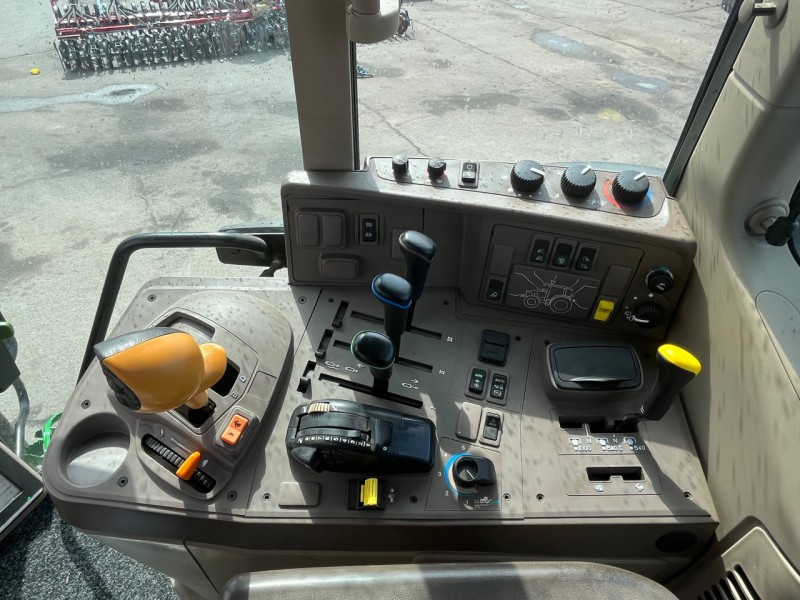Колісний трактор John Deere 6195М