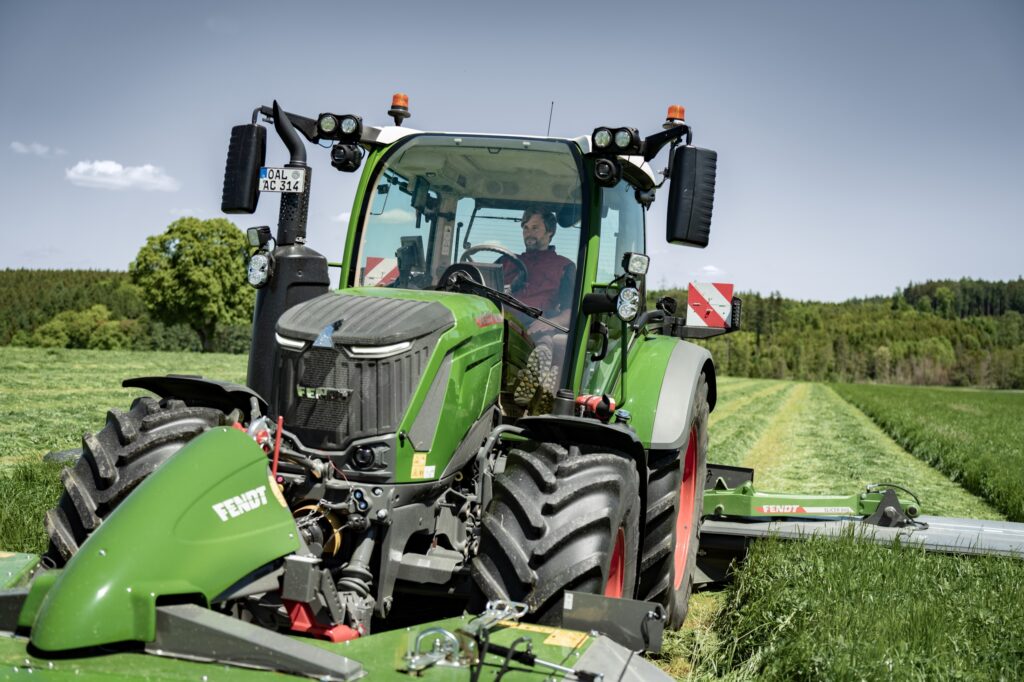 Fendt 300 Vario wheeled tractors