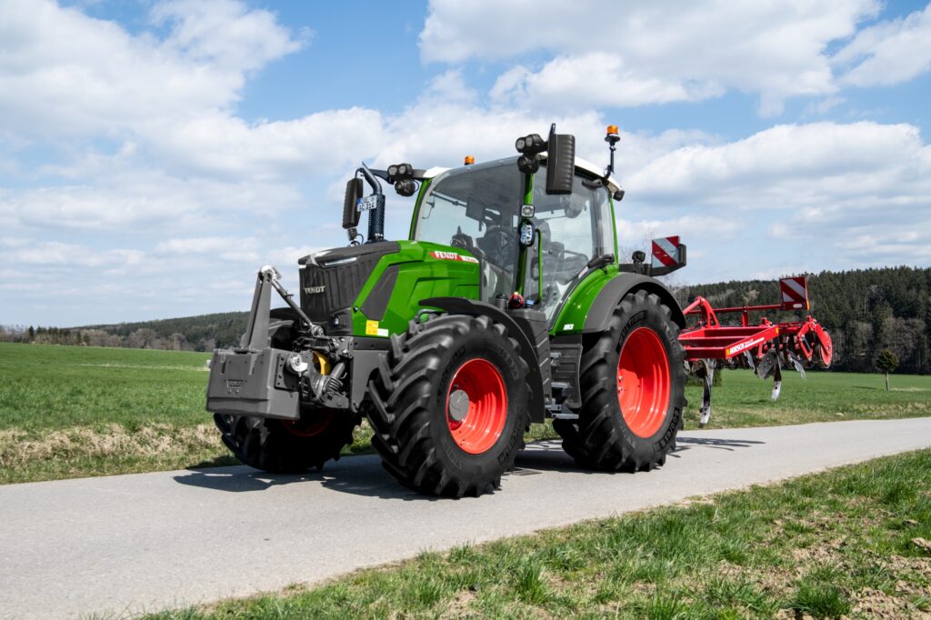 Fendt 300 Vario wheeled tractors