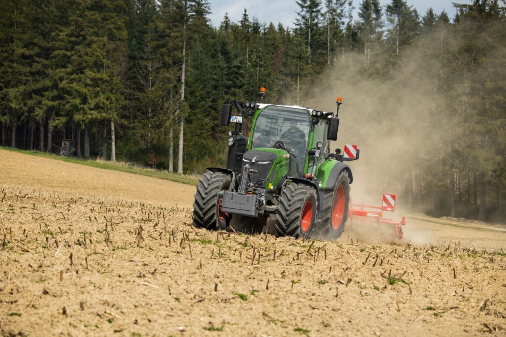 Fendt 300 Vario wheeled tractors