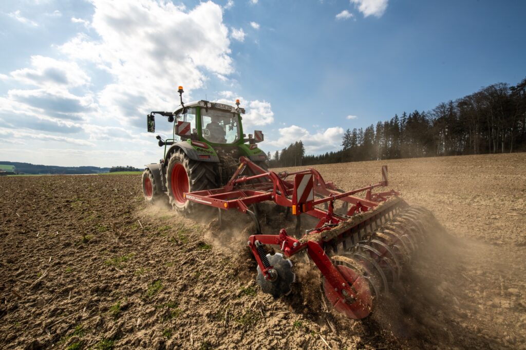 Fendt 300 Vario wheeled tractors