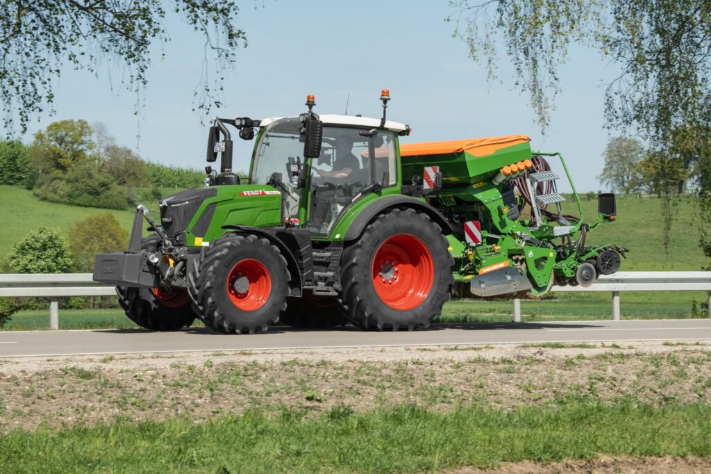 Fendt 300 Vario wheeled tractors
